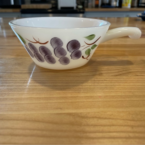 Two vintage Fire King bowls with grape painterly design. 8 ounces. - Picture 4 of 12